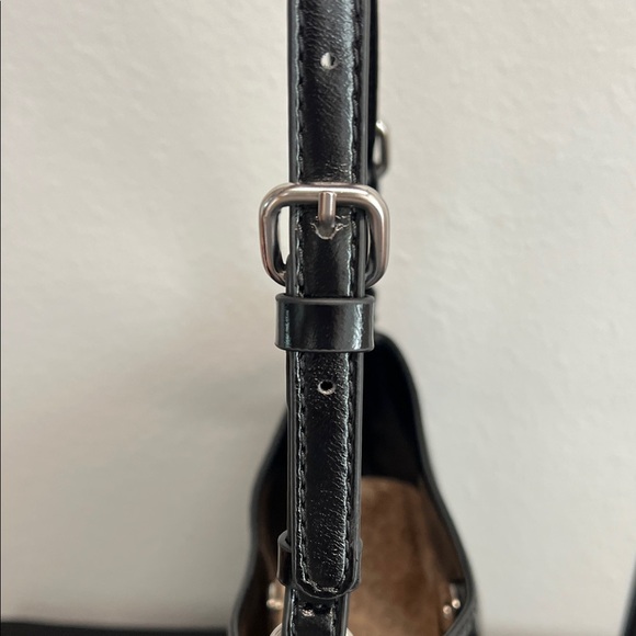 Guess | Patent Classic Black Should Bag with Iconic Logo - Picture 10 of 10